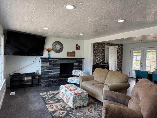 883 E Sego Lily Dr, Unit Bedroom 1 in Sandy, UT - Building Photo - Building Photo