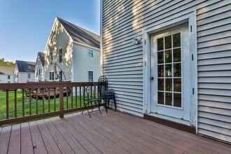 98 Barbara Ln in Hudson, NH - Building Photo - Building Photo