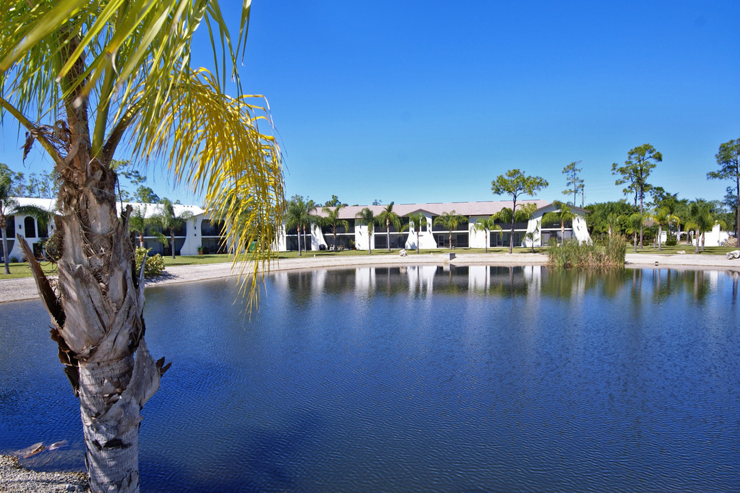 Coral Woods Apartments in Ft. Myers, FL - Foto de edificio