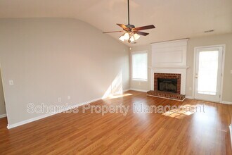 305 Firefly Rd in Holly Springs, NC - Foto de edificio - Building Photo