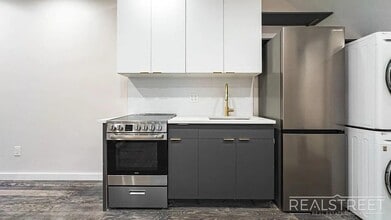 Beadel Street, Unit 1B in Brooklyn, NY - Building Photo - Building Photo