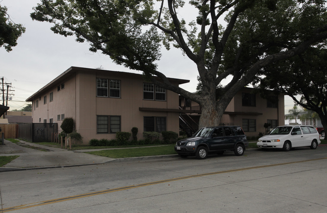 Beverly Apartment in Santa Ana, CA - Building Photo