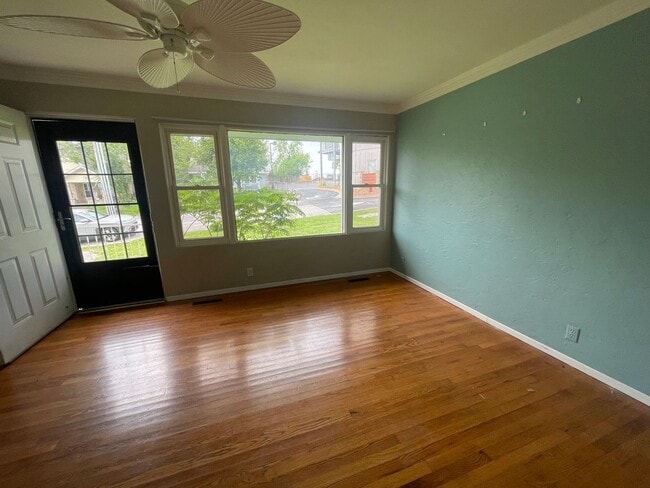 property at 613 W Pacific St