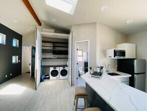 4784 Mount Almagosa Dr, Unit large studio loft in San Diego, CA - Building Photo - Building Photo