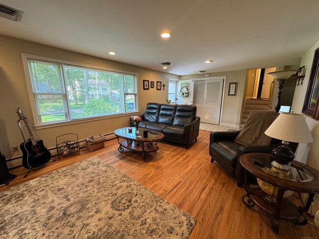 37 Stoneham Dr in West Hartford, CT - Building Photo - Building Photo