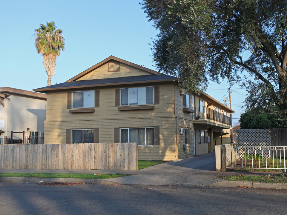 433 E Locust St in Lodi, CA - Building Photo