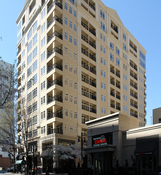 230 S Tryon St in Charlotte, NC - Building Photo - Building Photo