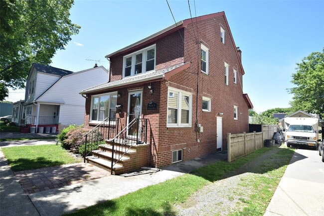 18 Brokaw Ave in Floral Park, NY - Building Photo - Building Photo