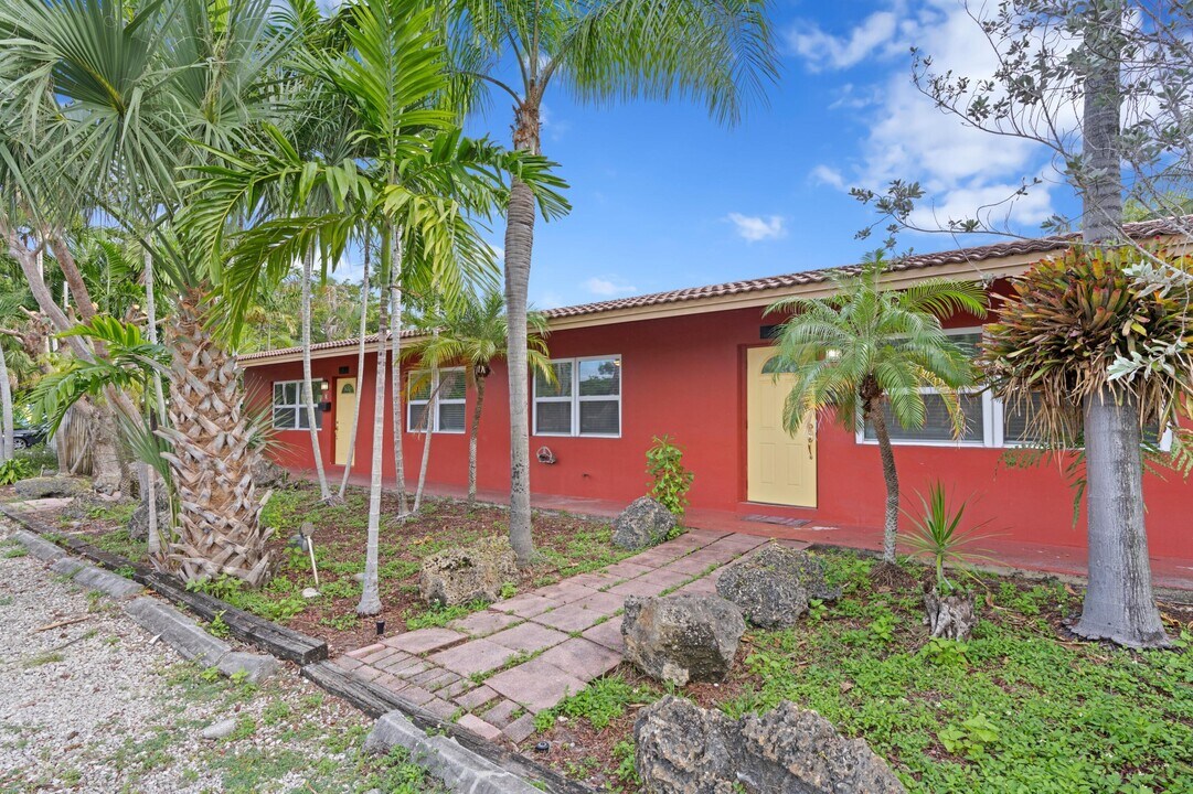 4 NE 16th Pl in Fort Lauderdale, FL - Building Photo