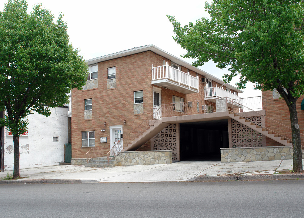 348-A Ridge Rd in Lyndhurst, NJ - Building Photo