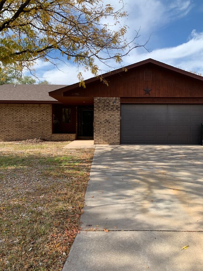 2100 Fairway Terrace in Clovis, NM - Building Photo - Building Photo