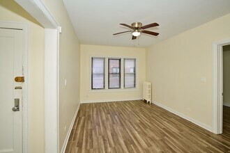 1355 W Touhy Ave in Chicago, IL - Building Photo - Building Photo