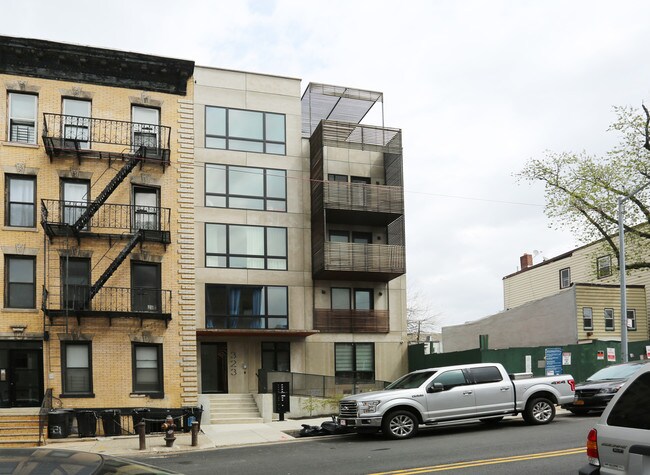 323 20th St in Brooklyn, NY - Foto de edificio - Building Photo