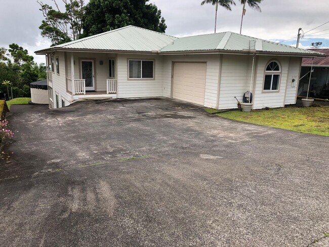 property at 25-80-80 Pukana la St