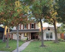 1718 Clarendon Dr in Lewisville, TX - Building Photo