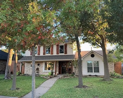 property at 1718 Clarendon Dr
