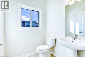 20 Elvira Wy in Thorold, ON - Building Photo - Building Photo