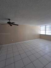 1351 NE Miami Gardens Dr in North Miami Beach, FL - Building Photo - Building Photo