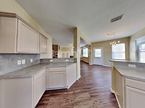 9419 Stoneridge Canyon Ln in Houston, TX - Foto de edificio - Building Photo