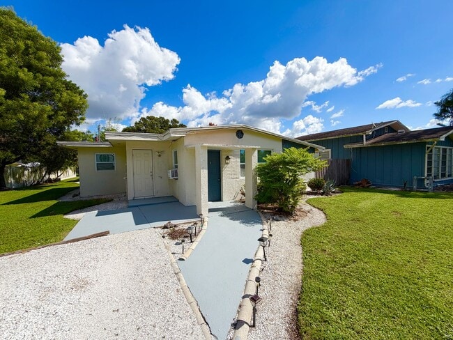 561 Southwest Blvd in Naples, FL - Building Photo - Building Photo