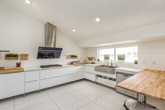 3954 Keystone Ct in Las Vegas, NV - Building Photo - Building Photo