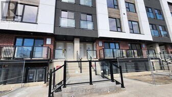 16 Melbourne Ave in St Catharines, ON - Building Photo