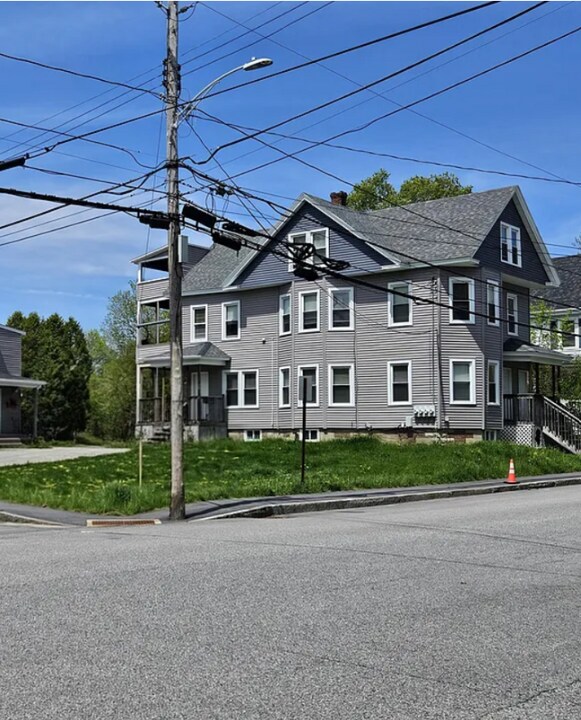20 Sylvan Ave in Lewiston, ME - Building Photo