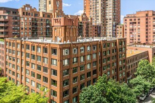 300 Albany St in New York, NY - Building Photo
