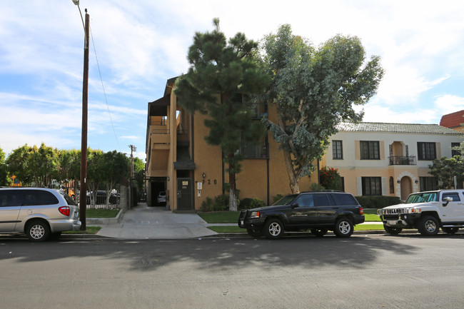 120 S Cedar St in Glendale, CA - Building Photo - Building Photo