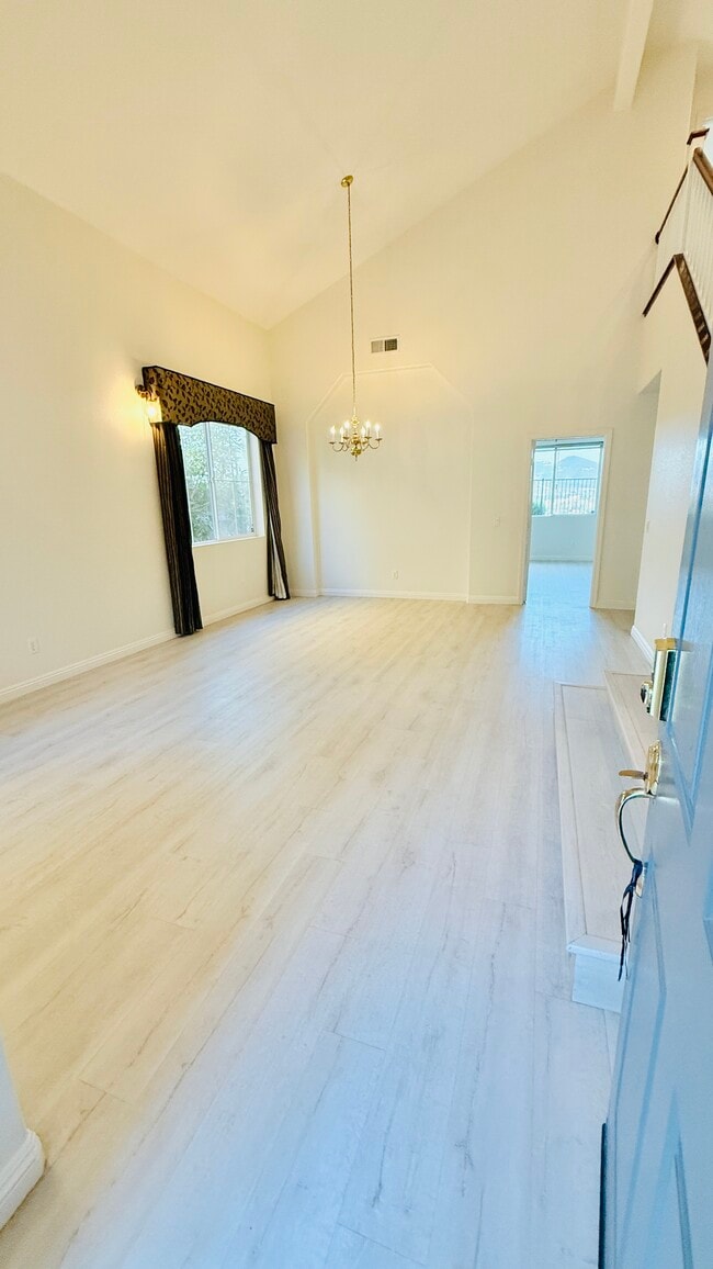 737 Helmsdale Rd in San Marcos, CA - Building Photo - Building Photo