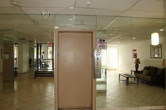 4156 Inverrary Dr-Unit -407 in Lauderhill, FL - Foto de edificio - Building Photo