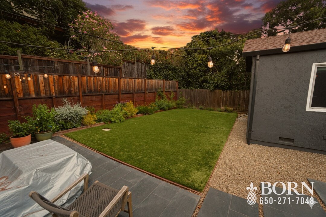 2266 Brittan Ave in San Carlos, CA - Building Photo