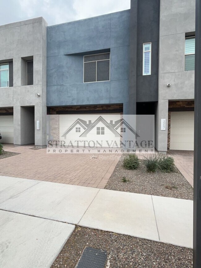 1953 W Kinfield Trail in Phoenix, AZ - Building Photo - Building Photo