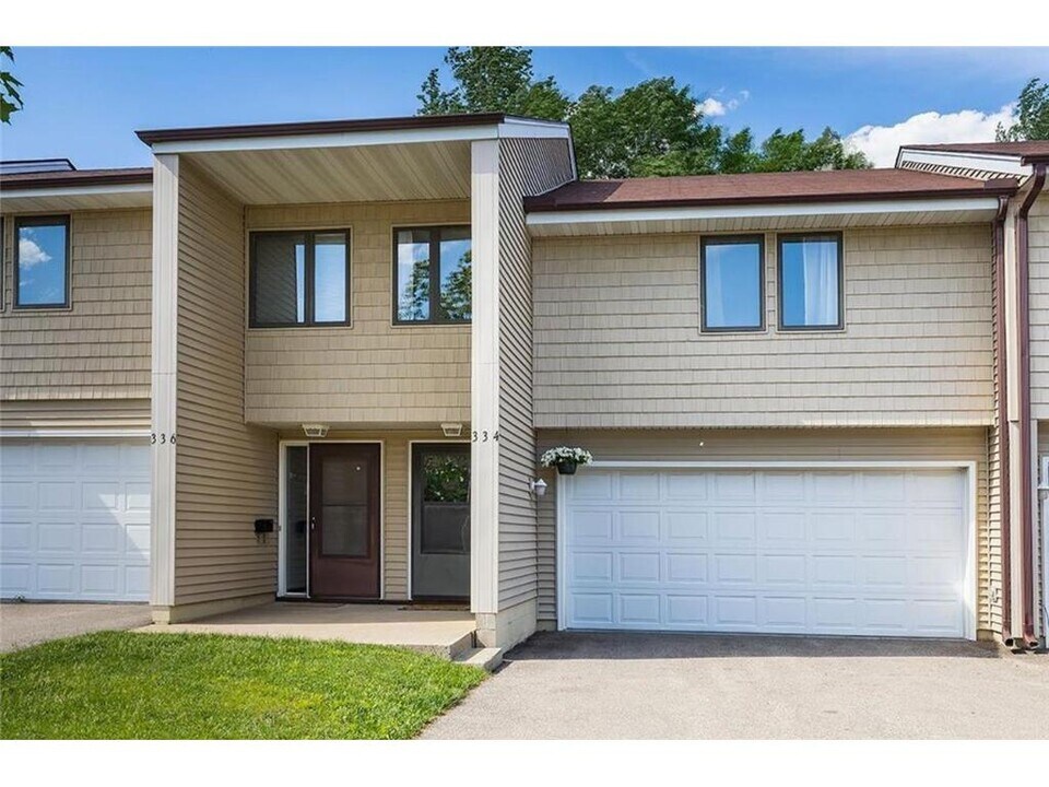 334 W 5th St in Waconia, MN - Building Photo