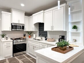 1118 Country Club Dr in Alamo, TX - Building Photo - Building Photo