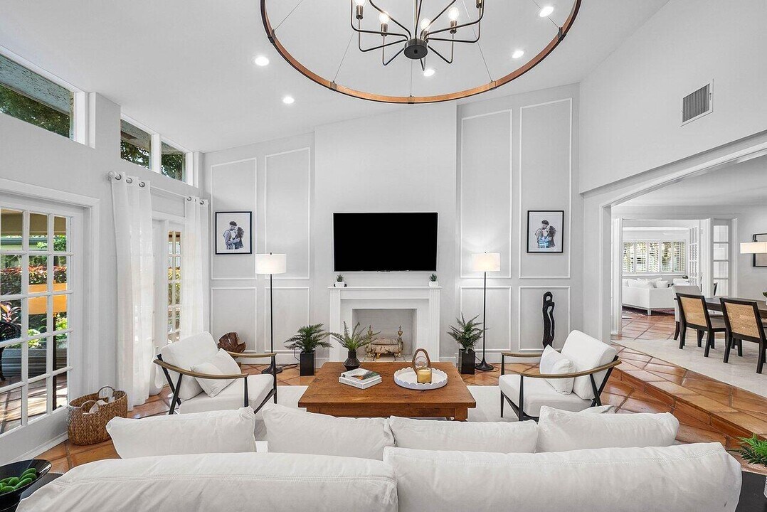 18 Bristol Ln in Boynton Beach, FL - Building Photo