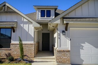 573 Grand Sycamore Dr in Goldsby, OK - Building Photo - Building Photo