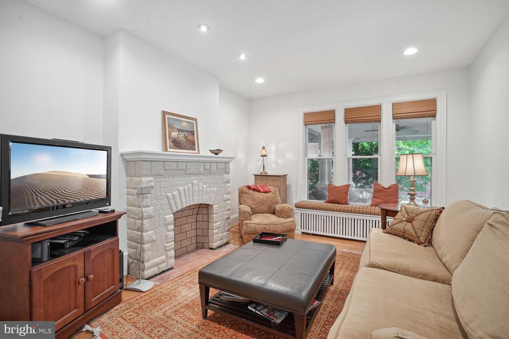 2924 Newark St NW in Washington, DC - Building Photo
