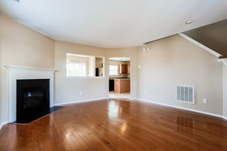 1013 Lockberry Ct in Clayton, NC - Foto de edificio - Building Photo