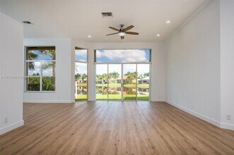 2664 Edgewater Dr in Weston, FL - Building Photo - Building Photo