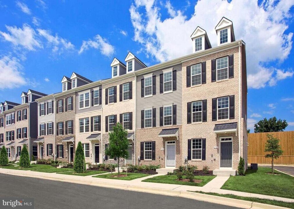 2729 Lanham Hill Cir in Upper Marlboro, MD - Building Photo