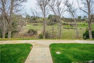 6828 Poppyview Dr in Oak Park, CA - Building Photo - Building Photo