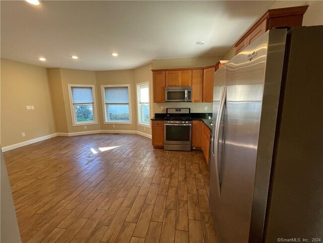 17 Lester Ave in Stonington, CT - Building Photo - Building Photo
