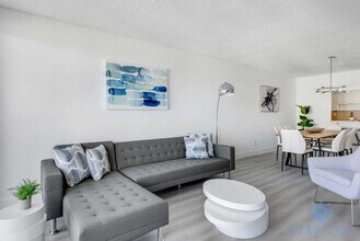 19370 Collins Ave in Sunny Isles Beach, FL - Foto de edificio - Building Photo