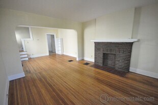 2682-2684-2684 Hibbert Ave in Columbus, OH - Building Photo