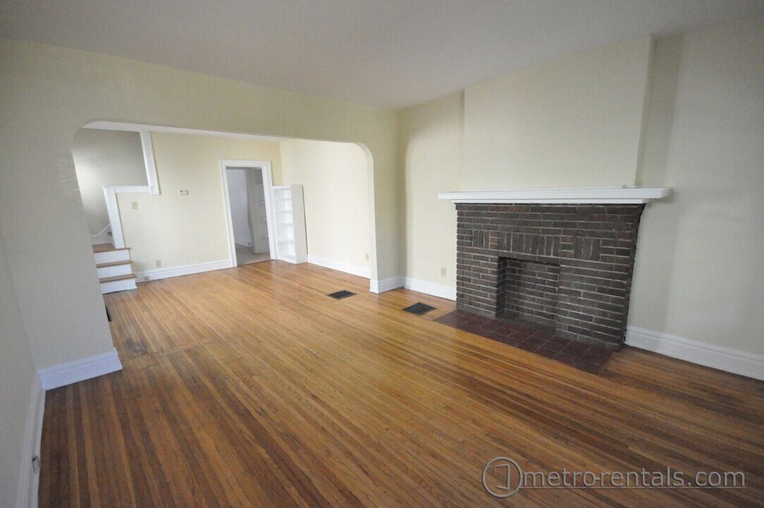 2682-2684-2684 Hibbert Ave in Columbus, OH - Building Photo