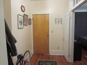 728 Ohio St, Unit 1 in Lawrence, KS - Foto de edificio - Building Photo