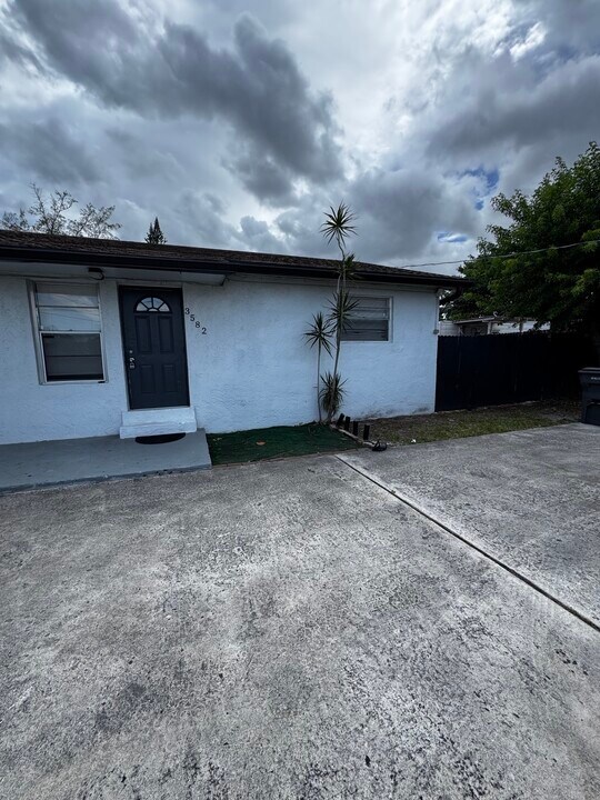 3574 Saranac Ave, Unit 3582 in West Palm Beach, FL - Building Photo