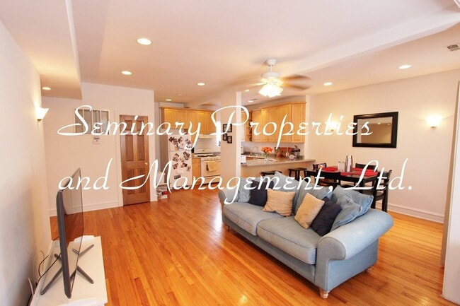 3418 N Bosworth Ave