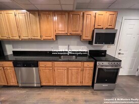 67 Park Dr, Unit D in Boston, MA - Building Photo